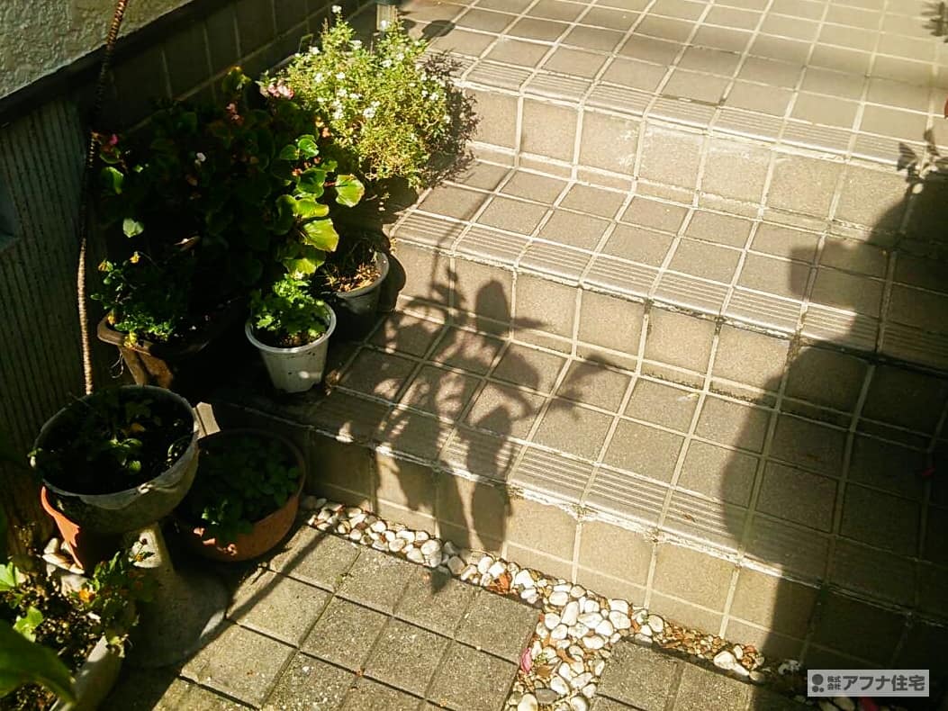 アフナ住宅｜玄関タイル張替え工事施工前