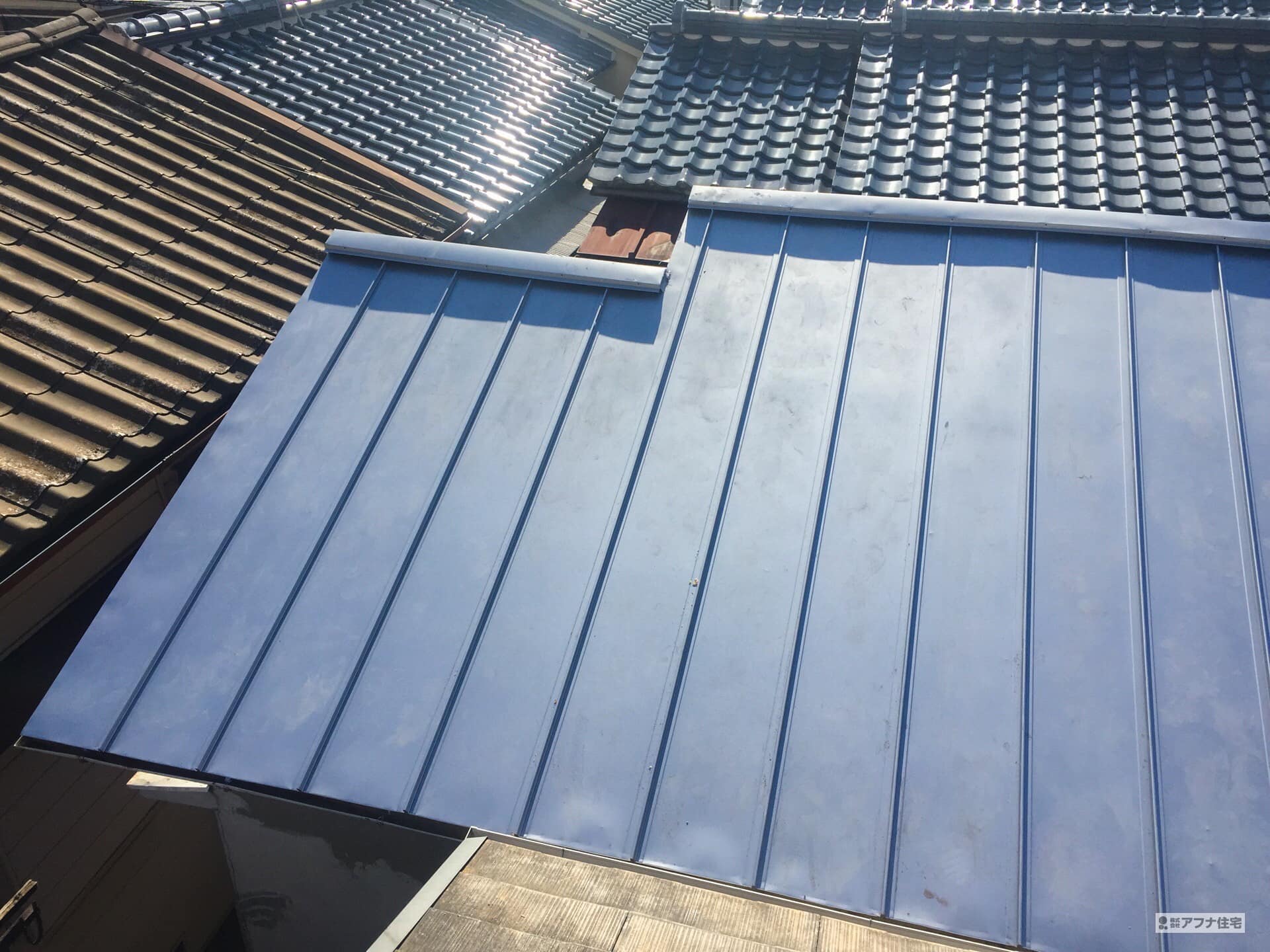 アフナ住宅|屋根葺き替え工事(ガルバリウム鋼板)事例写真