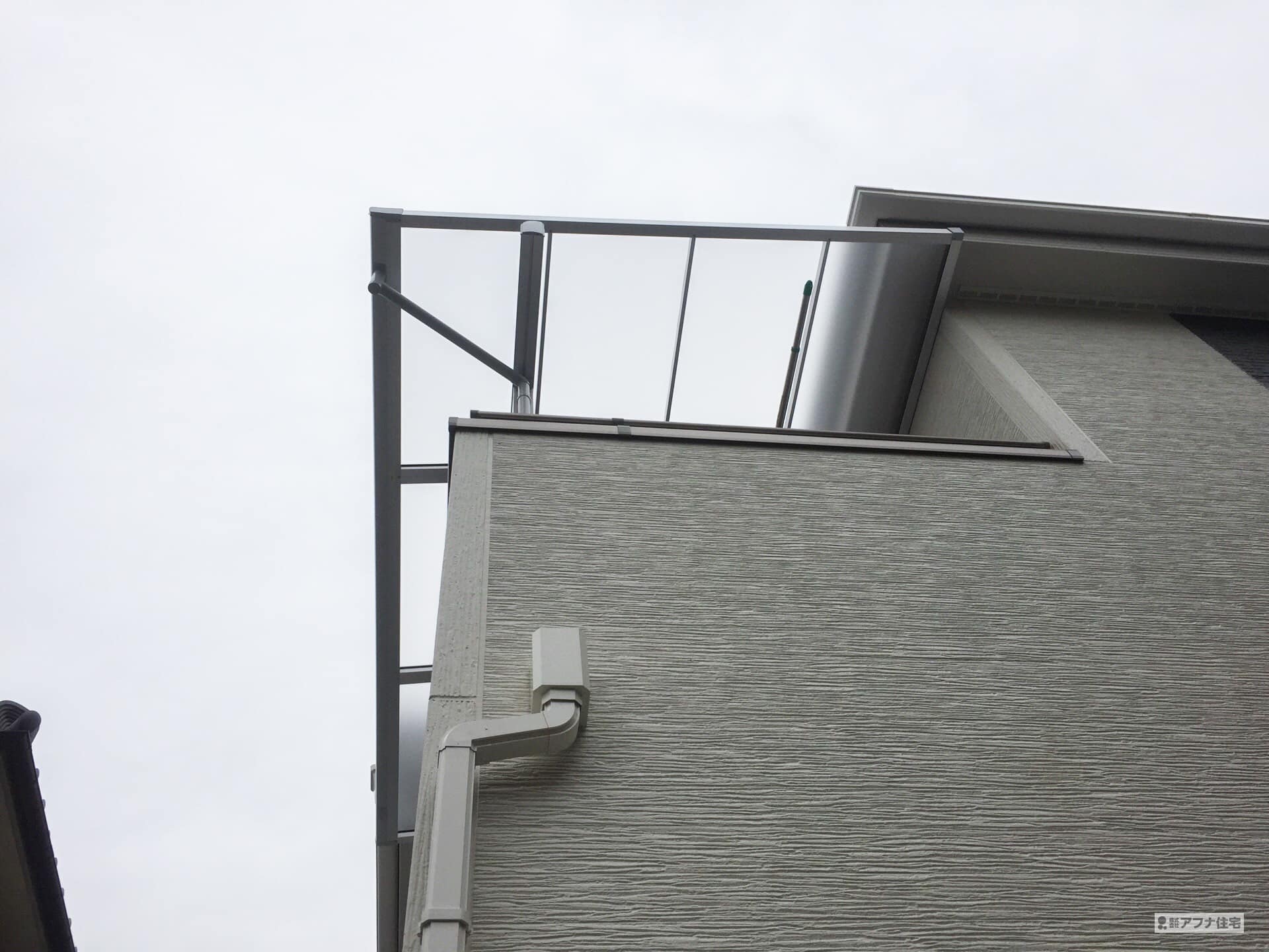 アフナ住宅|カーポート・二階テラス・面格子取付・物置設置工事施工事例写真